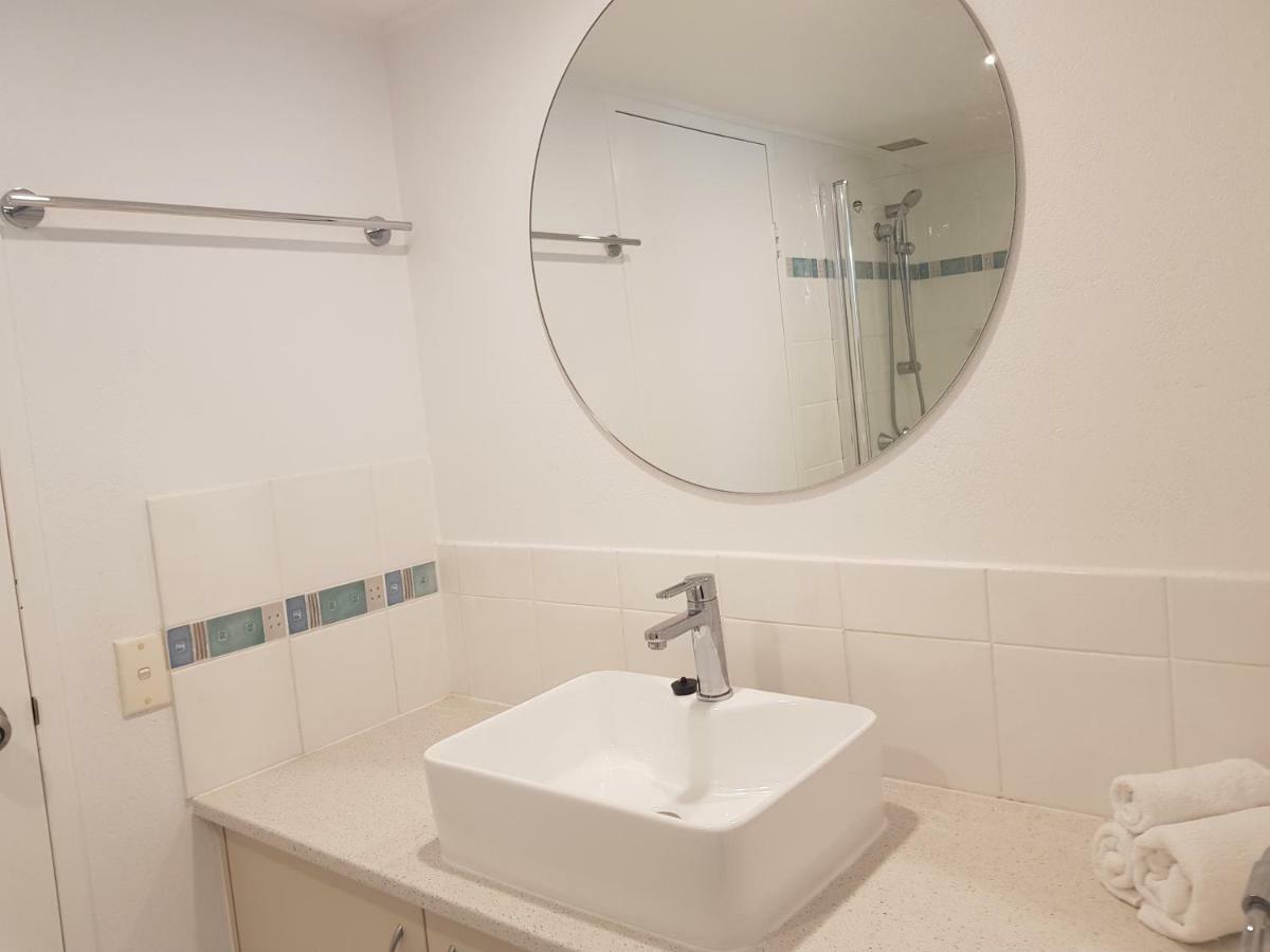 Casablanca Beachfront Apartments Bribie Island North 외부 사진